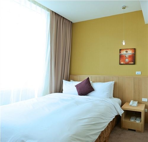 In Young Hotel Kaohsiung Buitenkant foto