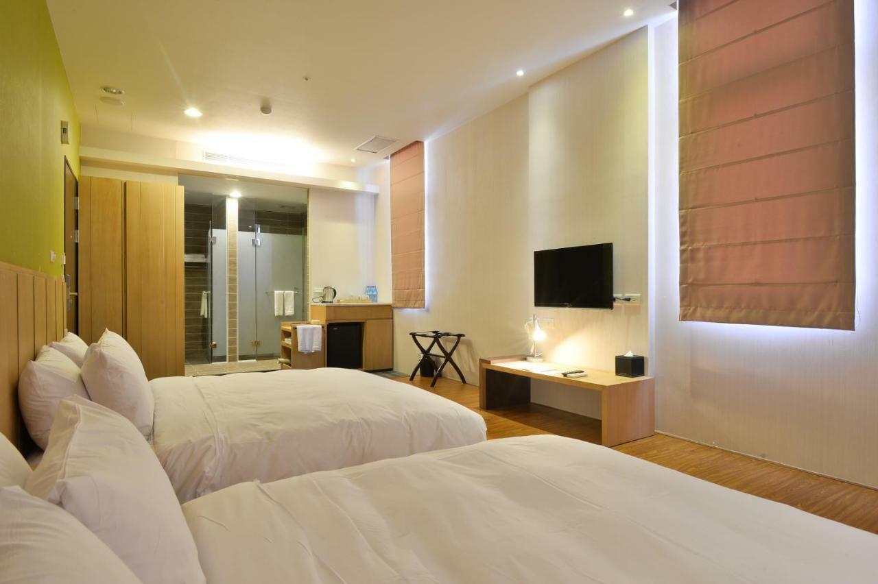 In Young Hotel Kaohsiung Buitenkant foto