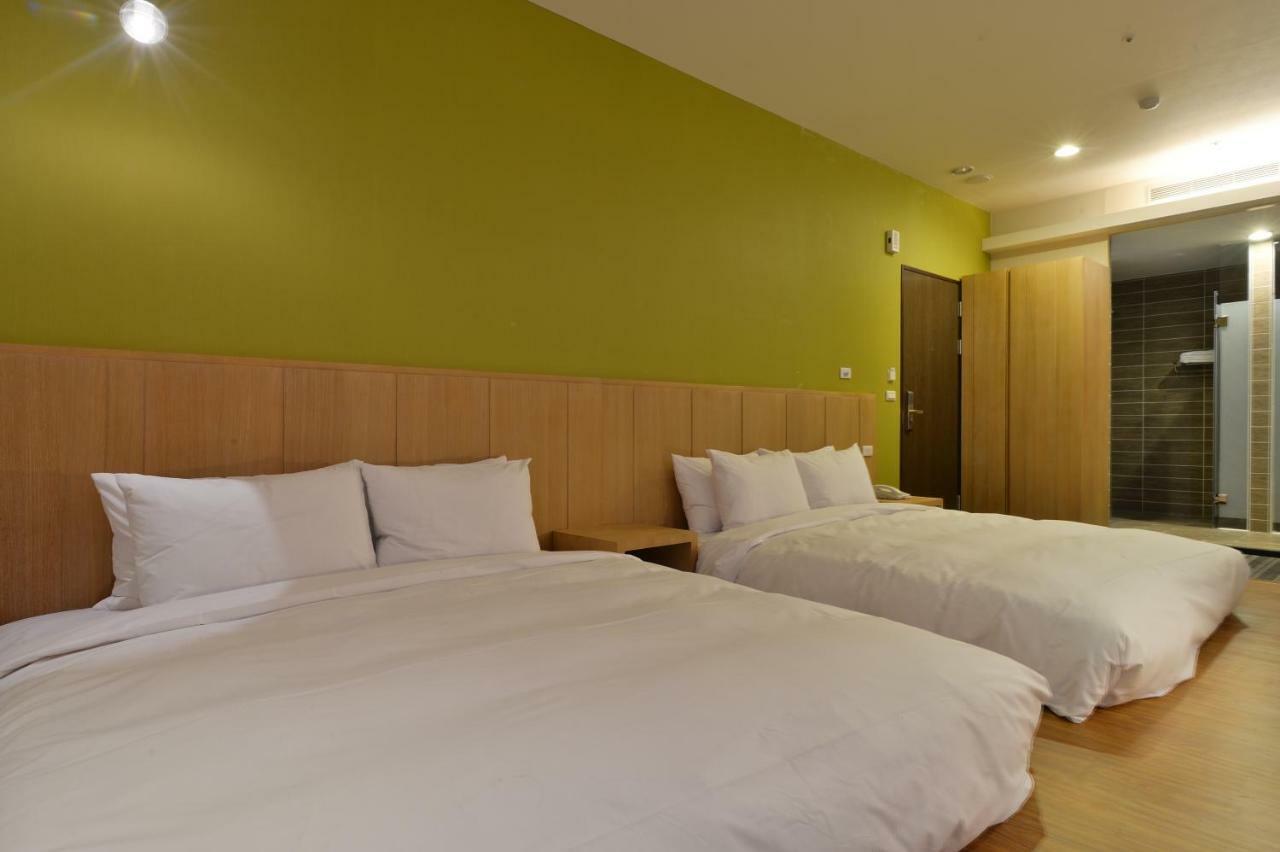 In Young Hotel Kaohsiung Buitenkant foto