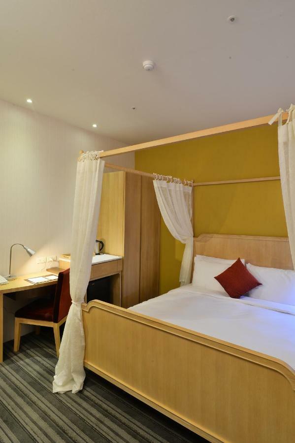 In Young Hotel Kaohsiung Buitenkant foto