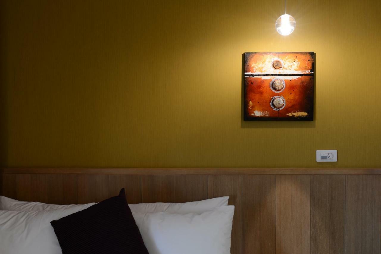 In Young Hotel Kaohsiung Buitenkant foto