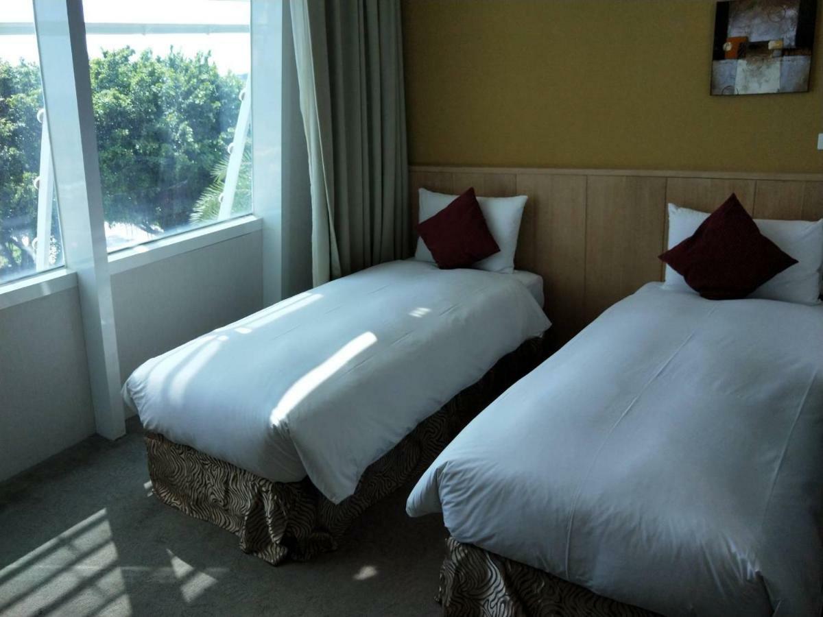 In Young Hotel Kaohsiung Buitenkant foto