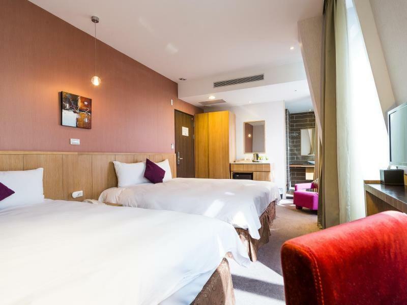In Young Hotel Kaohsiung Buitenkant foto
